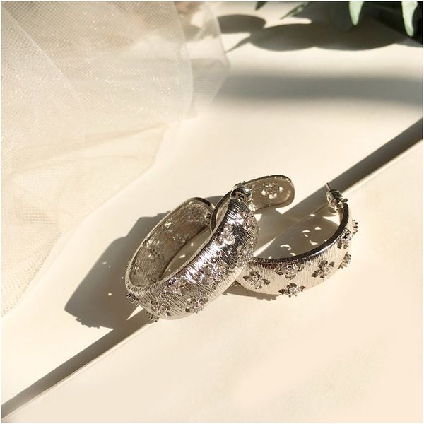 new fashion jewelry wholesale titanium earrings exquisite lozenge arc type c earrings designer jewelry for women with box ing, White
new fashion jewelry wholesale titanium earrings exquisite lozenge arc type c earrings designer jewelry for women with box ing, White
