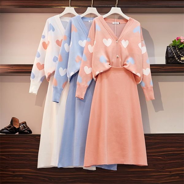 женщины осень зима вязаные два piece set любовь pattern v-образный вырез сыпучего кардиган coat + длинные юбки комплектов женского плюс разм, White
женщины осень зима вязаные два piece set любовь pattern v-образный вырез сыпучего кардиган coat + длинные юбки комплектов женского плюс разм, White