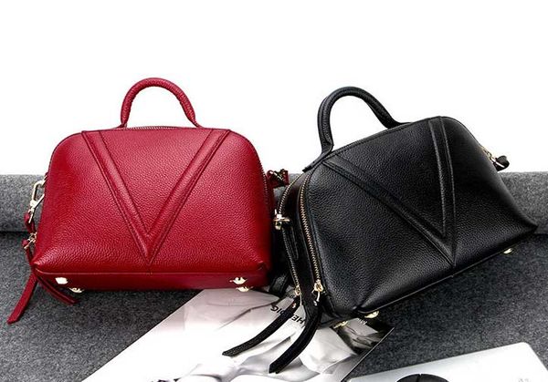 designer-new korean fashionable single-shoulder leather lady's bag with simple elegant geometry handbag with oblique straddle
designer-new korean fashionable single-shoulder leather lady's bag with simple elegant geometry handbag with oblique straddle