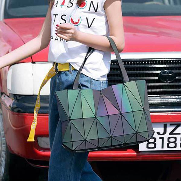 2020 new shoulder bags night luminous irregular geometric female bag japan style diamond pattern women's handbags foldable totes
2020 new shoulder bags night luminous irregular geometric female bag japan style diamond pattern women's handbags foldable totes