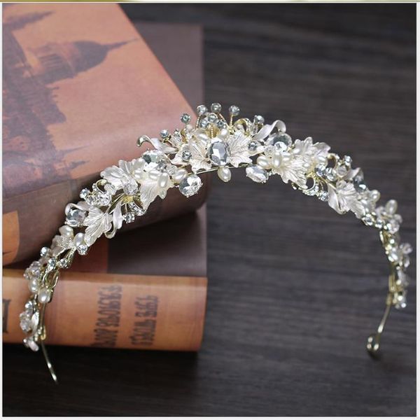diamond-inlaid korean beautiful hair crown new crown bride headdress of 2019, Slivery;golden
diamond-inlaid korean beautiful hair crown new crown bride headdress of 2019, Slivery;golden