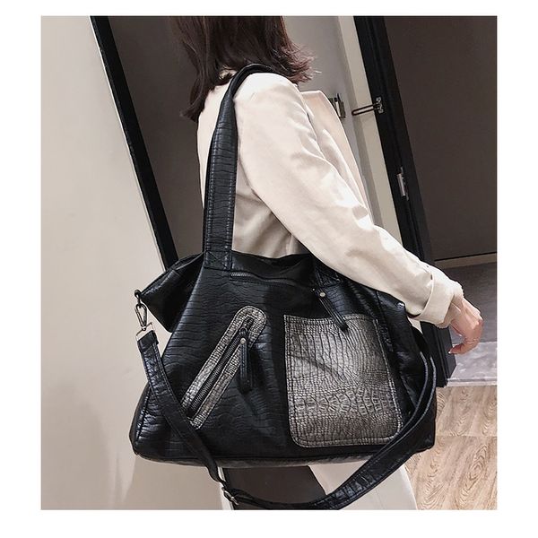 2019 new large capacity black crocodile print handbag casual soft sheepskin hobo shoulder bags women bag
2019 new large capacity black crocodile print handbag casual soft sheepskin hobo shoulder bags women bag