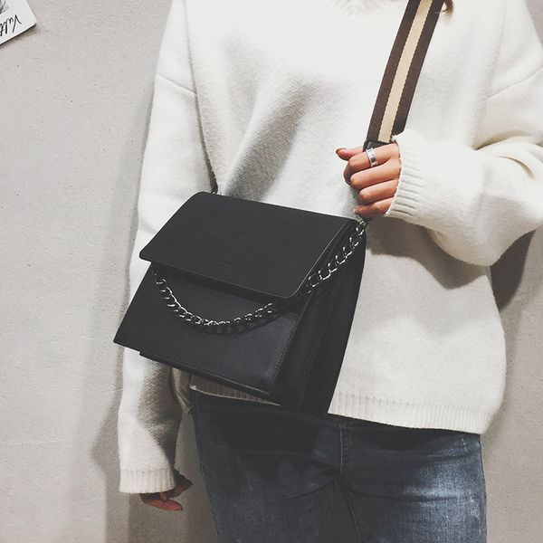 2019 chain chain hand-held grinded small square hand bag with wide shoulder belt and one shoulder slant bag luxury
2019 chain chain hand-held grinded small square hand bag with wide shoulder belt and one shoulder slant bag luxury