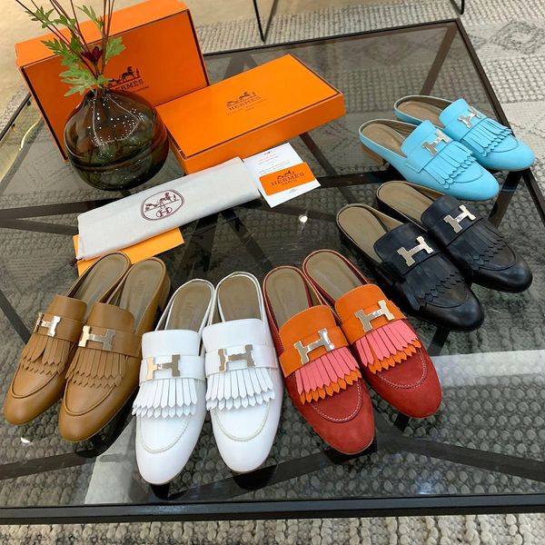 2019 high-end brand design leather sandals metal buckle slippers thick heel shoes half slippers low heel sandals with original packaging, Black
2019 high-end brand design leather sandals metal buckle slippers thick heel shoes half slippers low heel sandals with original packaging, Black