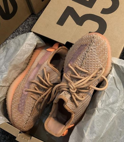 2020 new couple kanye hiking shoes female og quality luminous 350 lovers coconut v2 men women sports shoes angel starry sneakers 36-46
2020 new couple kanye hiking shoes female og quality luminous 350 lovers coconut v2 men women sports shoes angel starry sneakers 36-46