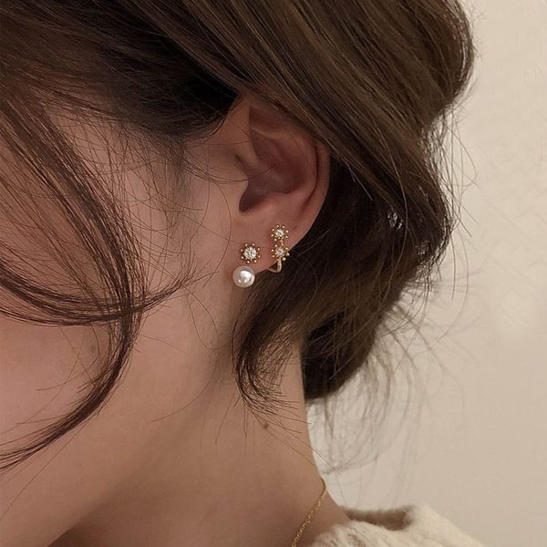 2020 new korea earring baroque pearl stud earring for women fashion simple personality zircon wedding jewellery gifts, Golden;silver
2020 new korea earring baroque pearl stud earring for women fashion simple personality zircon wedding jewellery gifts, Golden;silver