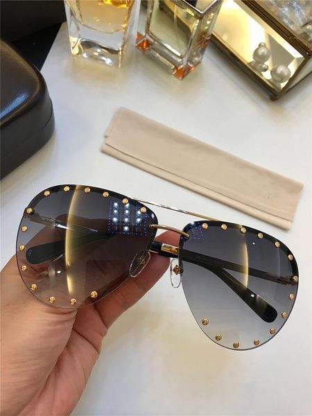 luxury-designer sunglasses 0914 frameless irregular frame with rivets popular avant-garde style uv400 protection eyewear, White;black
luxury-designer sunglasses 0914 frameless irregular frame with rivets popular avant-garde style uv400 protection eyewear, White;black