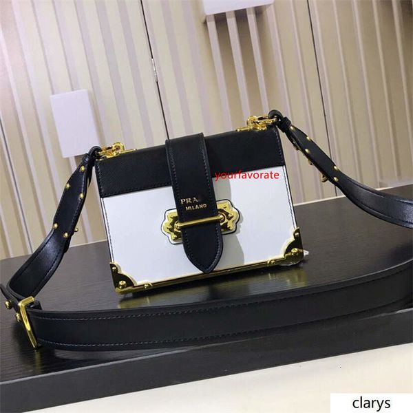 2020 bicolor cahier behind 1bd045 v xch 2bb0 cognac nero shoulder bag size:20*14.5*8.5cm
2020 bicolor cahier behind 1bd045 v xch 2bb0 cognac nero shoulder bag size:20*14.5*8.5cm