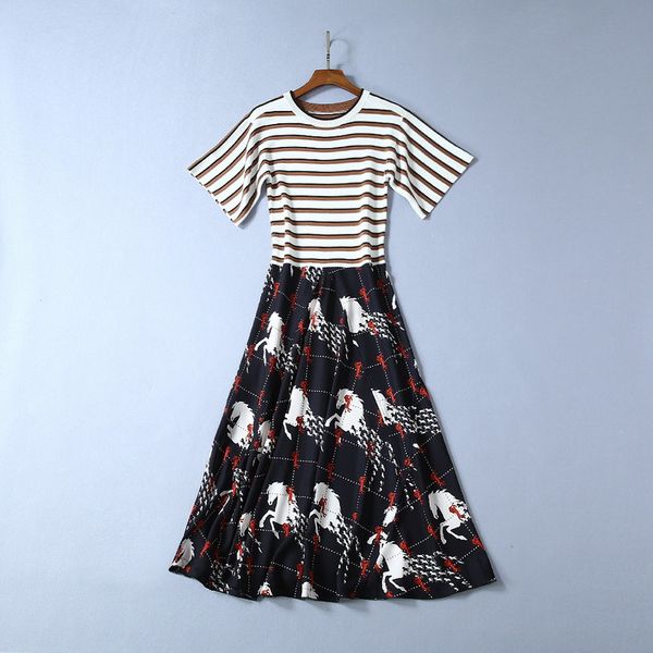 autumn 2019 new european and american women's wear short sleeves round collar stripe knitting horse print fashion dress, Black;gray
autumn 2019 new european and american women's wear short sleeves round collar stripe knitting horse print fashion dress, Black;gray