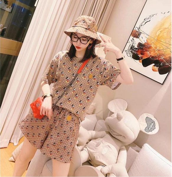 fashionable and casual designer set web celebrity luxury printed short-sleeved printed t-shirts + loose shorts two-piece dress, White
fashionable and casual designer set web celebrity luxury printed short-sleeved printed t-shirts + loose shorts two-piece dress, White