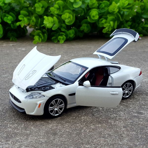 1:32 Scale Alloy Diecast Metal Car Model For JAGUAR XKR-S Collection Pull Back Toys Car With Sound&Light - Blue/Silver/Red/White
1:32 Scale Alloy Diecast Metal Car Model For JAGUAR XKR-S Collection Pull Back Toys Car With Sound&Light - Blue/Silver/Red/White