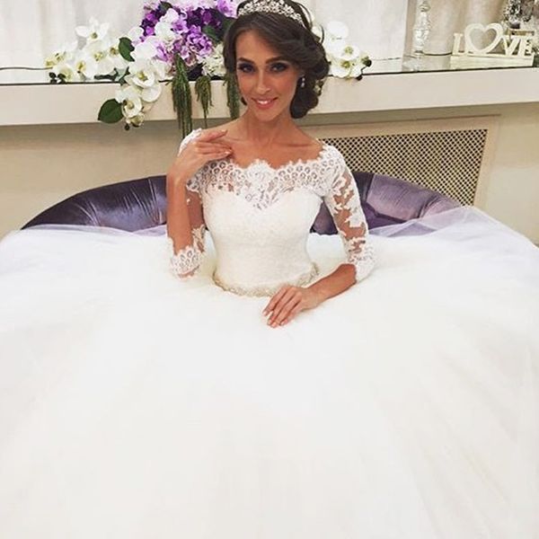 elegant white lace appliques ball gowns wedding dresses 3/4 sleeves beaded 2020 crystal sash button back wedding gowns robe de mariee
elegant white lace appliques ball gowns wedding dresses 3/4 sleeves beaded 2020 crystal sash button back wedding gowns robe de mariee