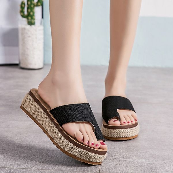 summer mid heel outdoor female sandals and slippers in the seaside beach with non-slip light flat bottom student flip-flops, Black
summer mid heel outdoor female sandals and slippers in the seaside beach with non-slip light flat bottom student flip-flops, Black