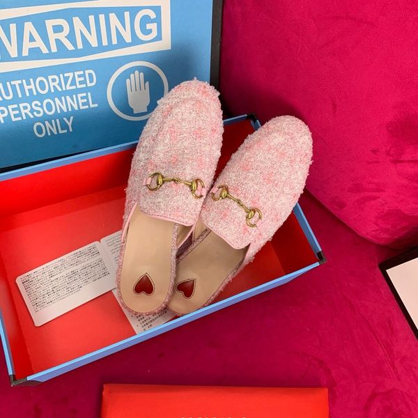 2020 designer women summer princetown lace woolen cloth slippers hearts mules loafers flats with buckle pattern with box 35-40, Black
2020 designer women summer princetown lace woolen cloth slippers hearts mules loafers flats with buckle pattern with box 35-40, Black