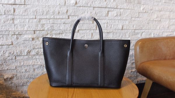 garden bag 2020 brand women totes alligator pattern bags with real lock genuine leather fashion lady handbag come scarf and horse charm
garden bag 2020 brand women totes alligator pattern bags with real lock genuine leather fashion lady handbag come scarf and horse charm