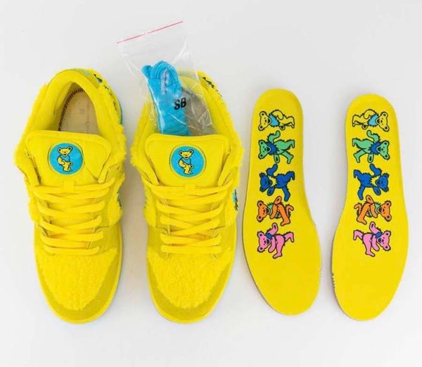 new authentic grateful dead x sb dunk low yellow bear running shoes yellow blue fury upper suede skateboarding shoes sports sneakers
new authentic grateful dead x sb dunk low yellow bear running shoes yellow blue fury upper suede skateboarding shoes sports sneakers