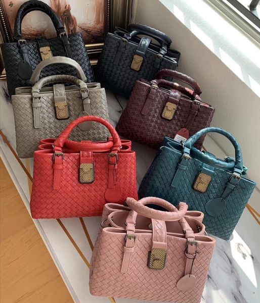 new arrvial england mini roma shoulder bag handle handbag crochet genuine leather bags whosesale price 6 colors westernbag
new arrvial england mini roma shoulder bag handle handbag crochet genuine leather bags whosesale price 6 colors westernbag