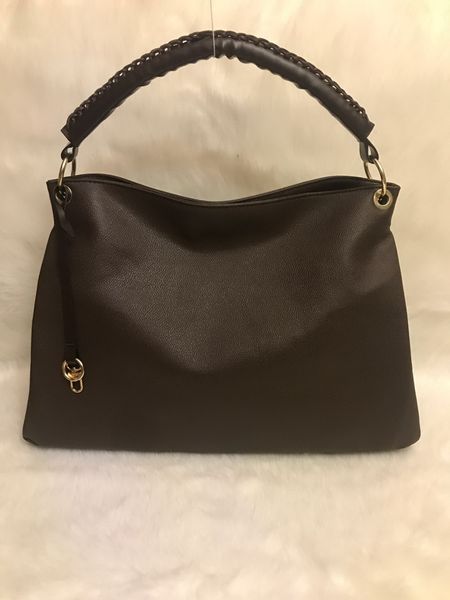2018new classic bag with chain in calfskin leather carried in hand aged gold-tone metal jewellery come with dust bag shoulder bags
2018new classic bag with chain in calfskin leather carried in hand aged gold-tone metal jewellery come with dust bag shoulder bags