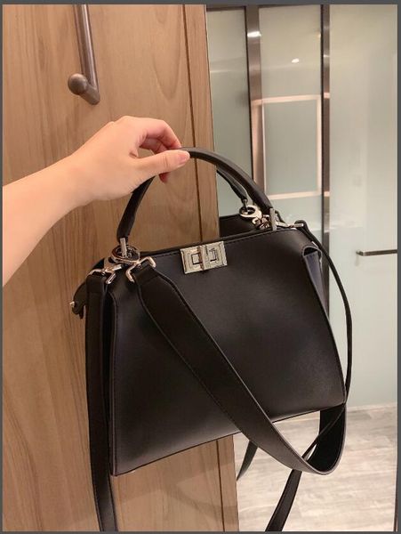 2020 new handbag designer lady wild simple new shoulder bag fashion messenger bag backpack women's new leather backpack business bag
2020 new handbag designer lady wild simple new shoulder bag fashion messenger bag backpack women's new leather backpack business bag