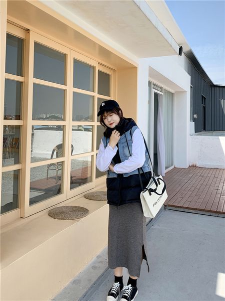 the new korean version of winter 2019 is oversized with a fat hoodie and a denim vest, Black;white
the new korean version of winter 2019 is oversized with a fat hoodie and a denim vest, Black;white