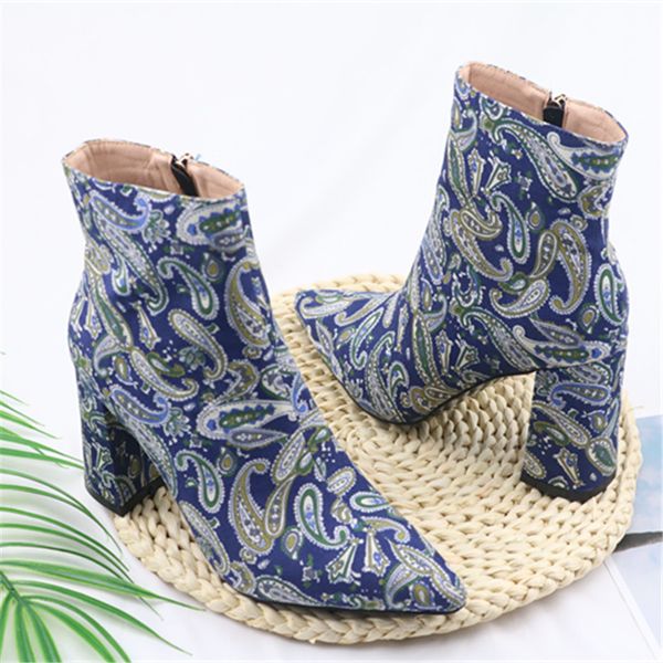 2020 mixed color flock pointed toe autumn winter women shoes fashion thick high heel slip on ankle boots 9cm big size 34-43, Black
2020 mixed color flock pointed toe autumn winter women shoes fashion thick high heel slip on ankle boots 9cm big size 34-43, Black