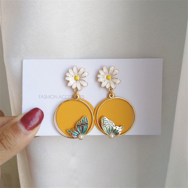 only beautiful butterfly earrings worn daily by personality flower earrings women geometric adorn article, Golden;silver
only beautiful butterfly earrings worn daily by personality flower earrings women geometric adorn article, Golden;silver