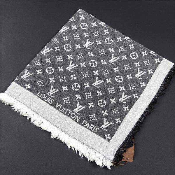 Famou brand carf oft cotton yarn dyed monogrammed hawl fa hionable ladie triangle carf ize 140 140cm carf, Black;white
Famou brand carf oft cotton yarn dyed monogrammed hawl fa hionable ladie triangle carf ize 140 140cm carf, Black;white