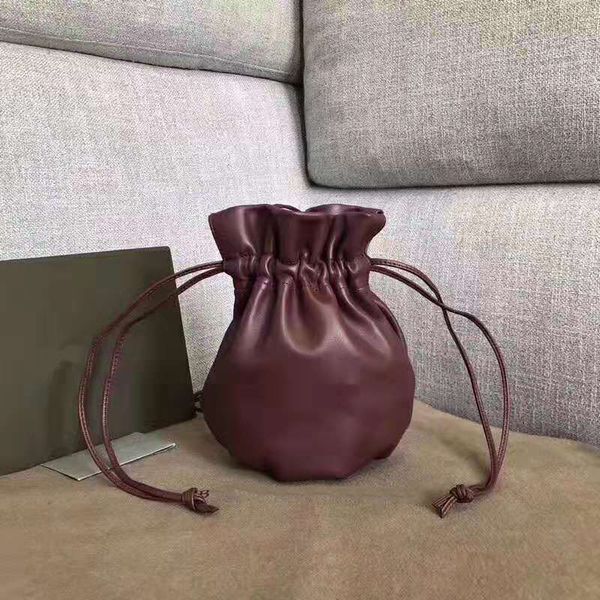 2020 new leather fashionable bucket bag cute drawstring shoulder bag
2020 new leather fashionable bucket bag cute drawstring shoulder bag
