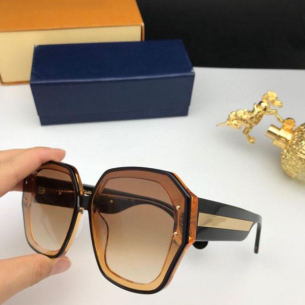 2020 new fashion women sunglasses 1085 frame shiny crystal square big frame lady uv400 lens with case, White;black
2020 new fashion women sunglasses 1085 frame shiny crystal square big frame lady uv400 lens with case, White;black