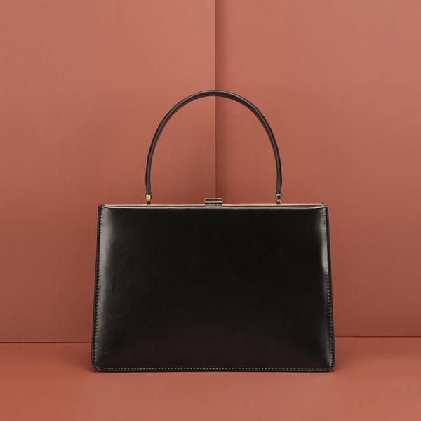 design leather bag ladies new fashion retro handbags european and american high-quality classic business briefcase 1002
design leather bag ladies new fashion retro handbags european and american high-quality classic business briefcase 1002