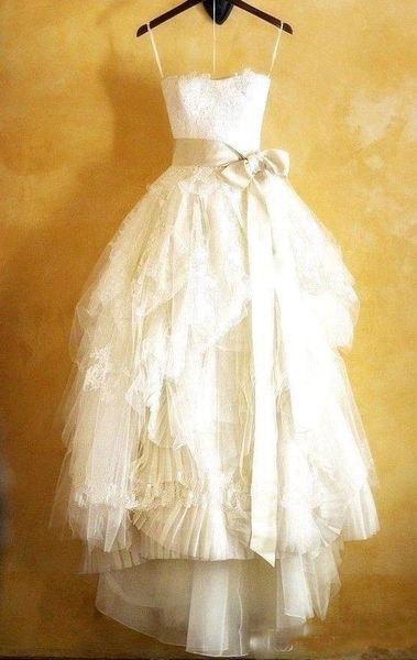 Vintage Full Lace Wedding Dresses Tea Length 2019 Straplesss Appliques A Line Organza Ruffle Summer Spring Beach Bridal Gowns Custom Made 
Vintage Full Lace Wedding Dresses Tea Length 2019 Straplesss Appliques A Line Organza Ruffle Summer Spring Beach Bridal Gowns Custom Made