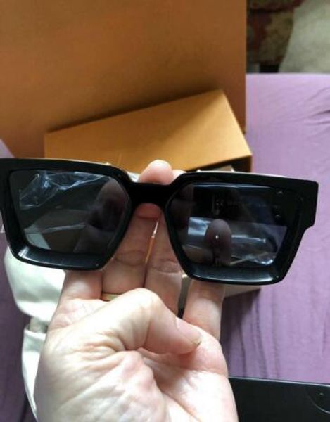 2019 luxury millionaire m96006wn sunglasses full frame vintage designer sunglasses for men shiny gold logo sell gold plated l96006, White;black
2019 luxury millionaire m96006wn sunglasses full frame vintage designer sunglasses for men shiny gold logo sell gold plated l96006, White;black