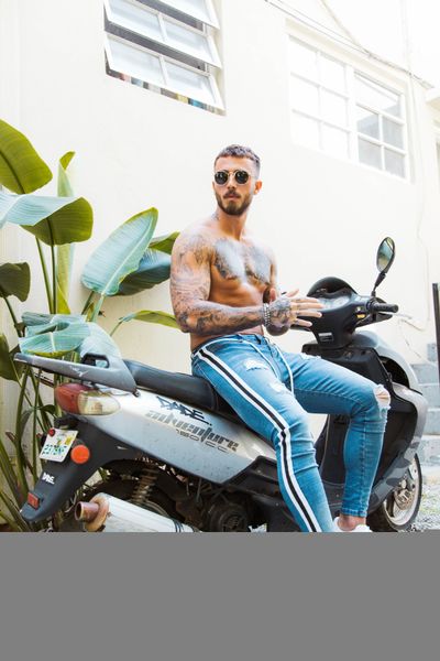 designer men's jeans new hole slim men's trousers explosions pants zipper fly skinny slim men's capris fashion simple pants, Blue
designer men's jeans new hole slim men's trousers explosions pants zipper fly skinny slim men's capris fashion simple pants, Blue