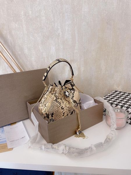 designer- newset women high-quality tote bag brand woman handbag messenger bag lady small bucket real leather shoulder bags handbags purse
designer- newset women high-quality tote bag brand woman handbag messenger bag lady small bucket real leather shoulder bags handbags purse