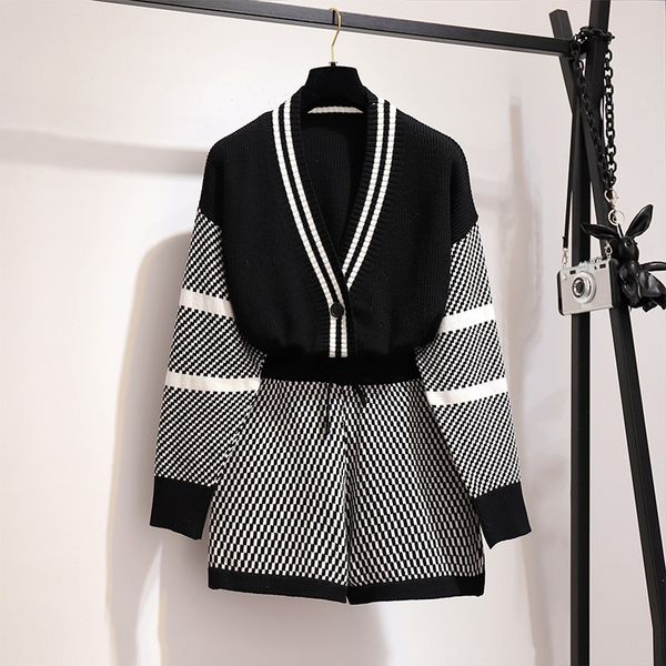 fall women casual v-neck knitting two piece set pattern long-sleeved single breasted plaid sweaters and shorts, White
fall women casual v-neck knitting two piece set pattern long-sleeved single breasted plaid sweaters and shorts, White