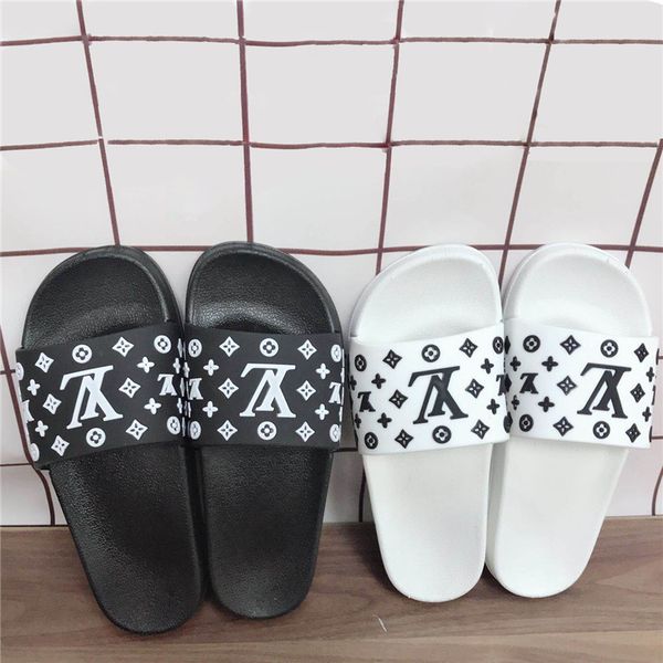 brand home slippers with logo fashion bath slippers for men casual style women's beach shoes for summer
brand home slippers with logo fashion bath slippers for men casual style women's beach shoes for summer