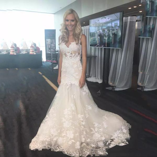 vintage arabic dubai lace mermaid wedding dresses 2020 with appliques jewel neck court train wedding bridal gowns, White
vintage arabic dubai lace mermaid wedding dresses 2020 with appliques jewel neck court train wedding bridal gowns, White