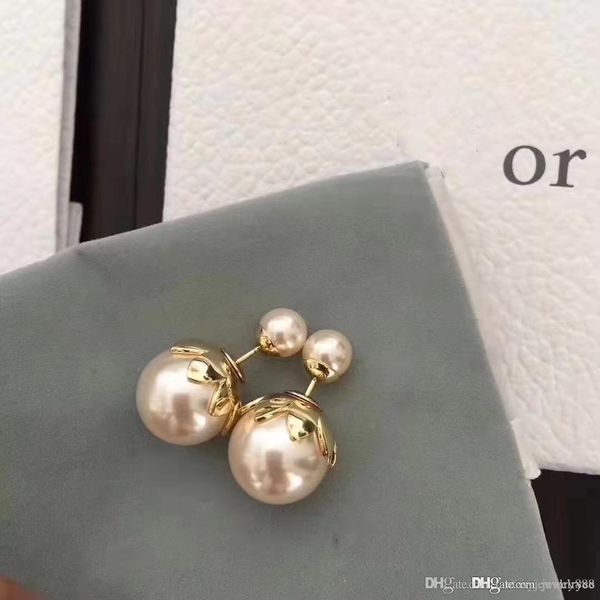 2020 european and american fashion custom pearl earrings imported brass inset pearl earrings, Golden;silver
2020 european and american fashion custom pearl earrings imported brass inset pearl earrings, Golden;silver