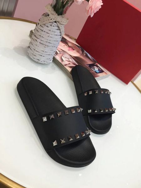 luxury designer women slippers sandals ladies beach slipper rivet stud slippers non-slip leather mens casual spikes shoes with box eur 36-45, Black
luxury designer women slippers sandals ladies beach slipper rivet stud slippers non-slip leather mens casual spikes shoes with box eur 36-45, Black