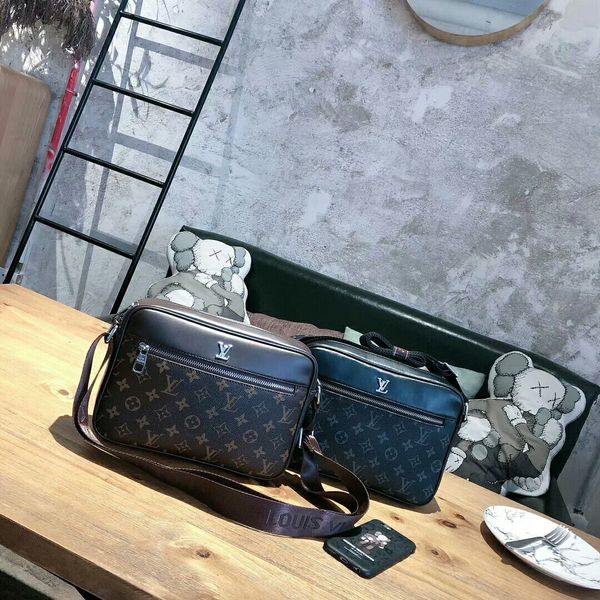 2020 luxury designer shoulder bag mens designer handbag with strap fashion designer crossbody bag b104905w
2020 luxury designer shoulder bag mens designer handbag with strap fashion designer crossbody bag b104905w