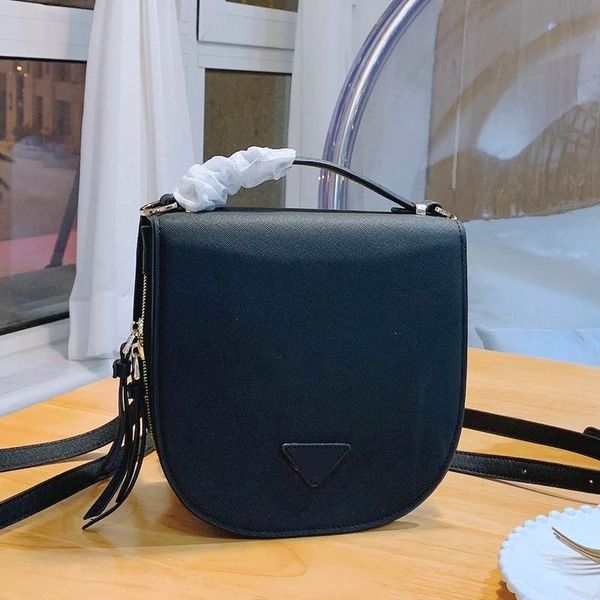 messenger bag purses genuine leather handbags fashion women artwork plain internal zipper crossbody bag latter shoulder bags
messenger bag purses genuine leather handbags fashion women artwork plain internal zipper crossbody bag latter shoulder bags
