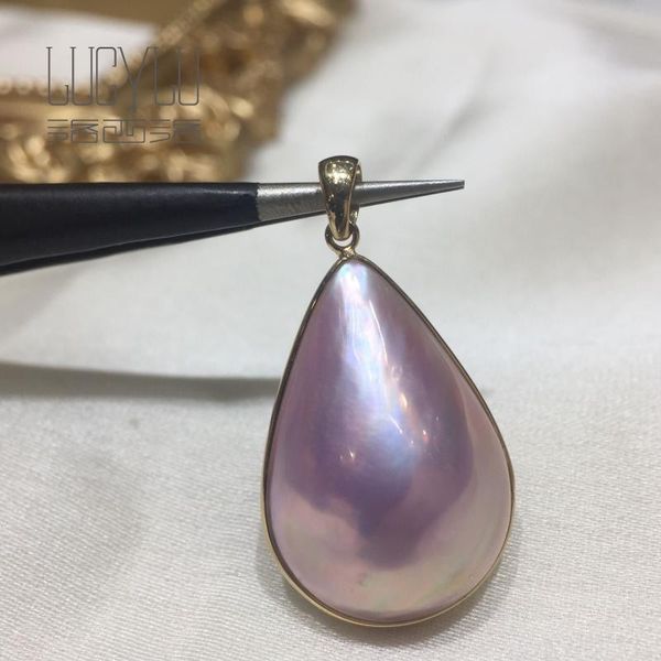 imported mabei seawater pearl pendant 18k gold-rimmed water drop mirror flour mabei pearl pendant, Blue;slivery
imported mabei seawater pearl pendant 18k gold-rimmed water drop mirror flour mabei pearl pendant, Blue;slivery