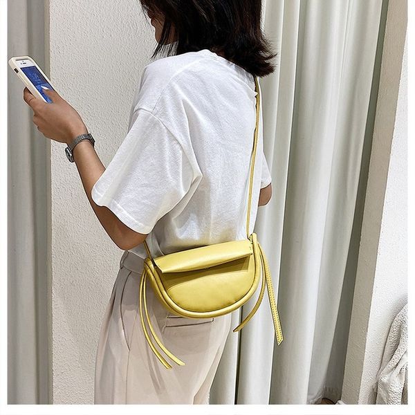 2020 new women's fashion simple ladies shoulder bag wide shoulder strap wild casual diagonal bag
2020 new women's fashion simple ladies shoulder bag wide shoulder strap wild casual diagonal bag