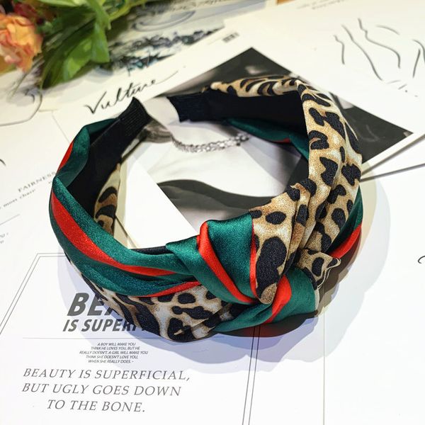 risyh wide-brimmed headband red and green stripes knotted hair accessories leopard print contrast hairpin net red face wash hair
risyh wide-brimmed headband red and green stripes knotted hair accessories leopard print contrast hairpin net red face wash hair