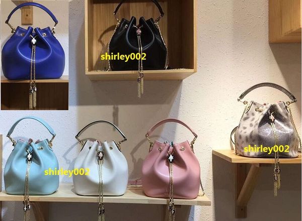 Cla ic de ign genuine leather draw tring bag ta el bucket bag for girl popluar handbag clutch bag unique houlder bag
Cla ic de ign genuine leather draw tring bag ta el bucket bag for girl popluar handbag clutch bag unique houlder bag