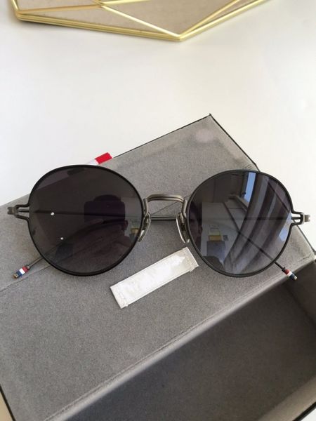 new 915 mens sunglasses men sun glasses women sunglasses fashion style protects eyes gafas de sol lunettes de soleil with box, White;black
new 915 mens sunglasses men sun glasses women sunglasses fashion style protects eyes gafas de sol lunettes de soleil with box, White;black