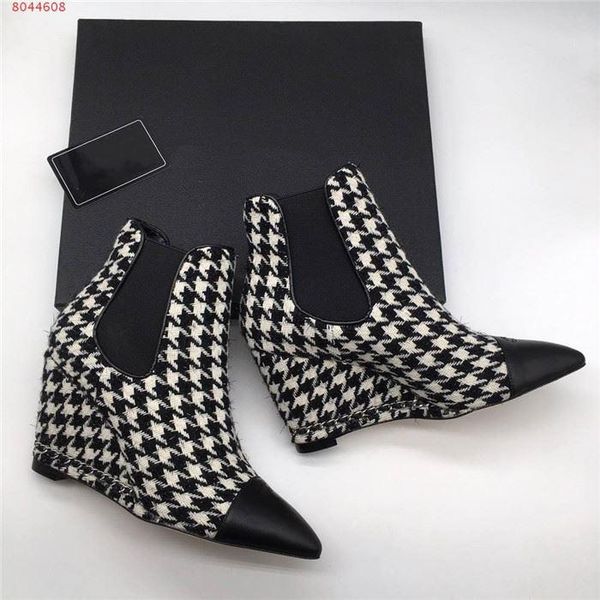 chain heel ankle boots,plaid shoes with pointed wedge heels and high heels boots,heel-height 8 cm, Black
chain heel ankle boots,plaid shoes with pointed wedge heels and high heels boots,heel-height 8 cm, Black