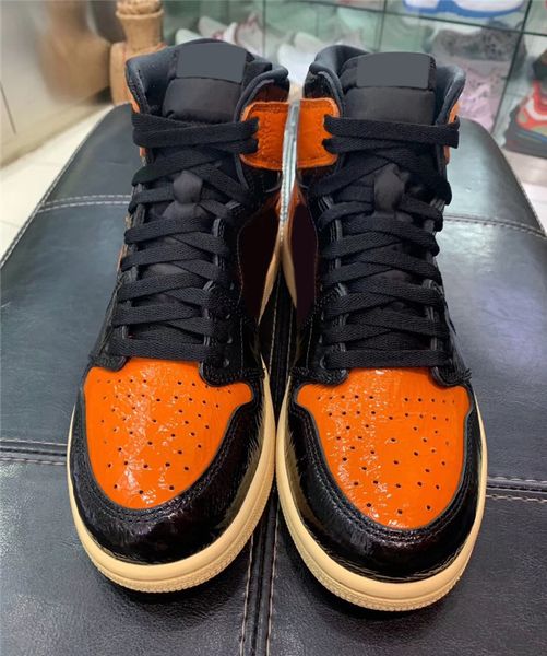 2019 authentic 1 high og shattered backboard 3.0 black orange patent leather pale vanilla men outdoor shoes 555088-028
2019 authentic 1 high og shattered backboard 3.0 black orange patent leather pale vanilla men outdoor shoes 555088-028