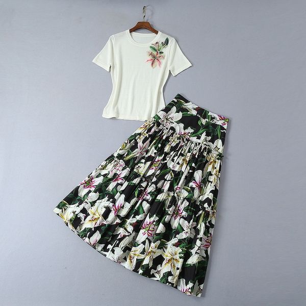 new clothes for women in europe and america for the summer 2019 floral embellished short sleeve knit t-shirt printed skirt suit, White
new clothes for women in europe and america for the summer 2019 floral embellished short sleeve knit t-shirt printed skirt suit, White