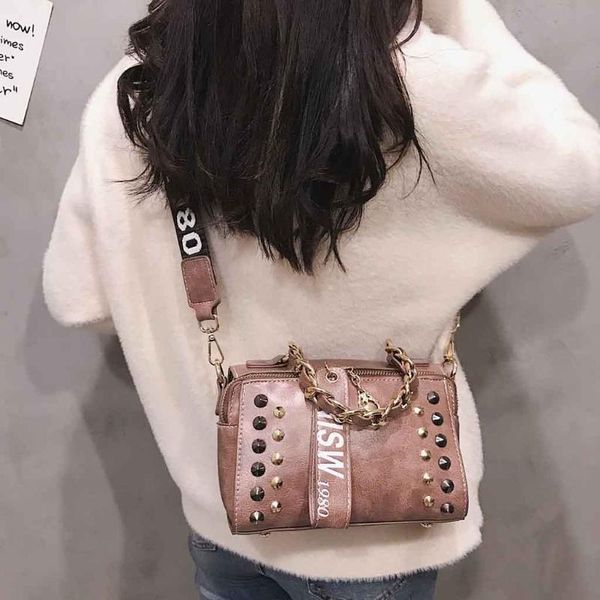 новый vintage rivet малые площади crossbody сумки плеча сумка вскользь малый квадрат сумка женщина messeng сумки
новый vintage rivet малые площади crossbody сумки плеча сумка вскользь малый квадрат сумка женщина messeng сумки